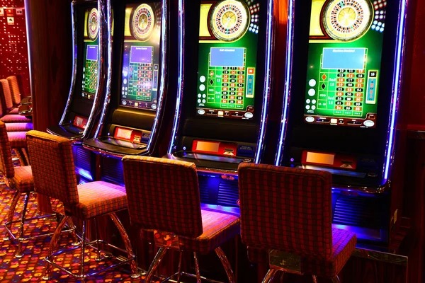 Live Sic Bo dealer cage showing three dice roll on superbola platform